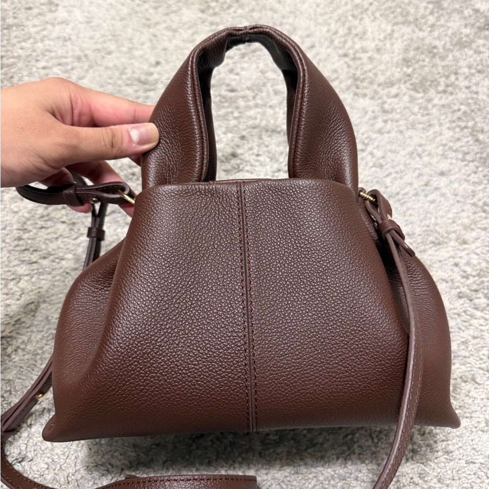 Elegant Brown Leather Handbag - Picture 5 of 10